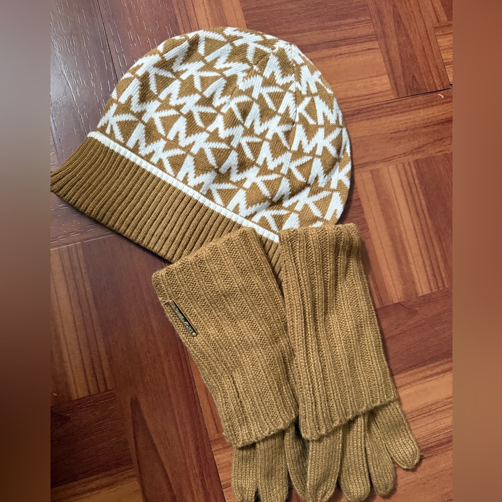 Hat and gloves